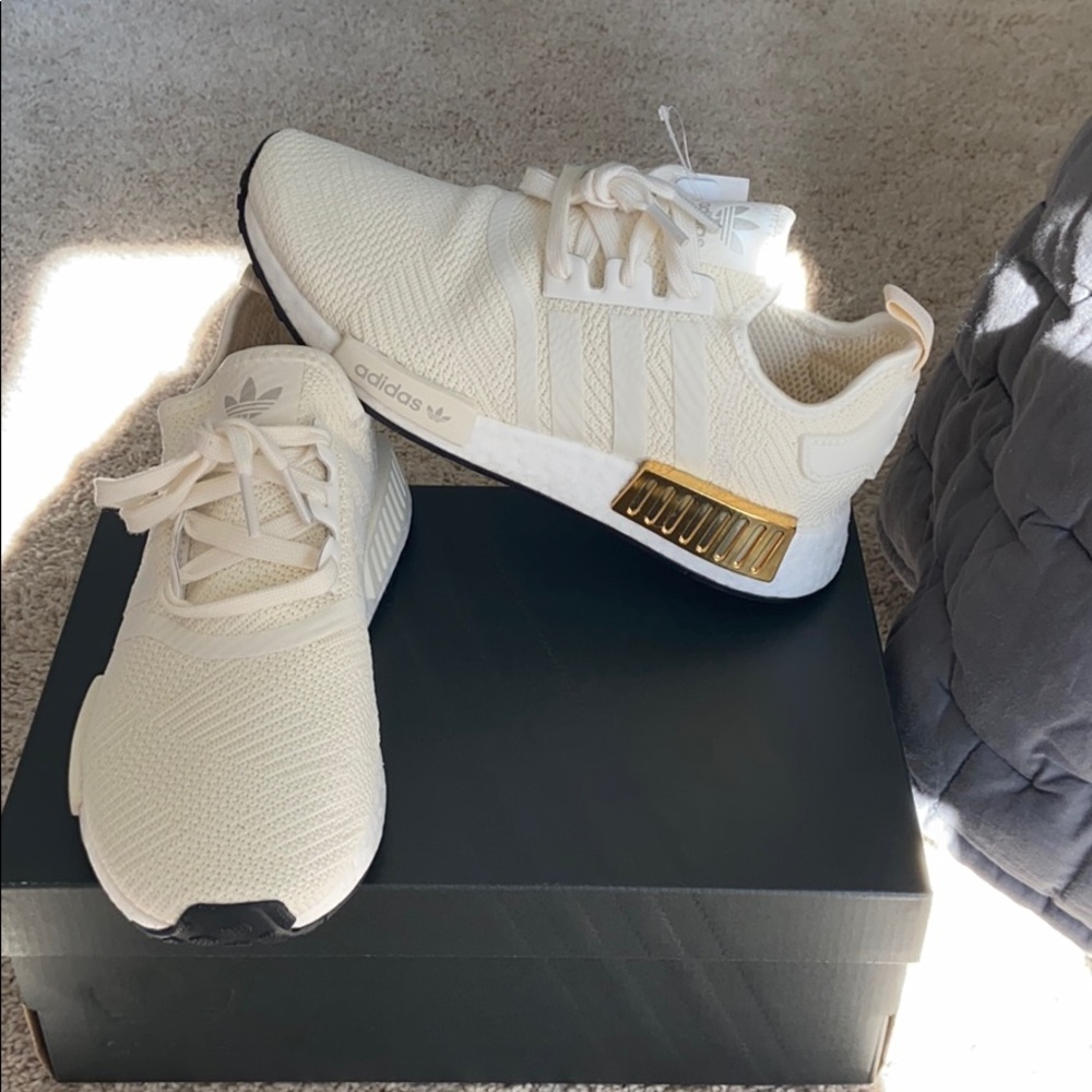 ADIDAS SNEAKERS NEW W/ Tags